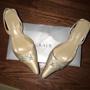 Grace Women’s ‘Lilla’ Satin Dress Shoe